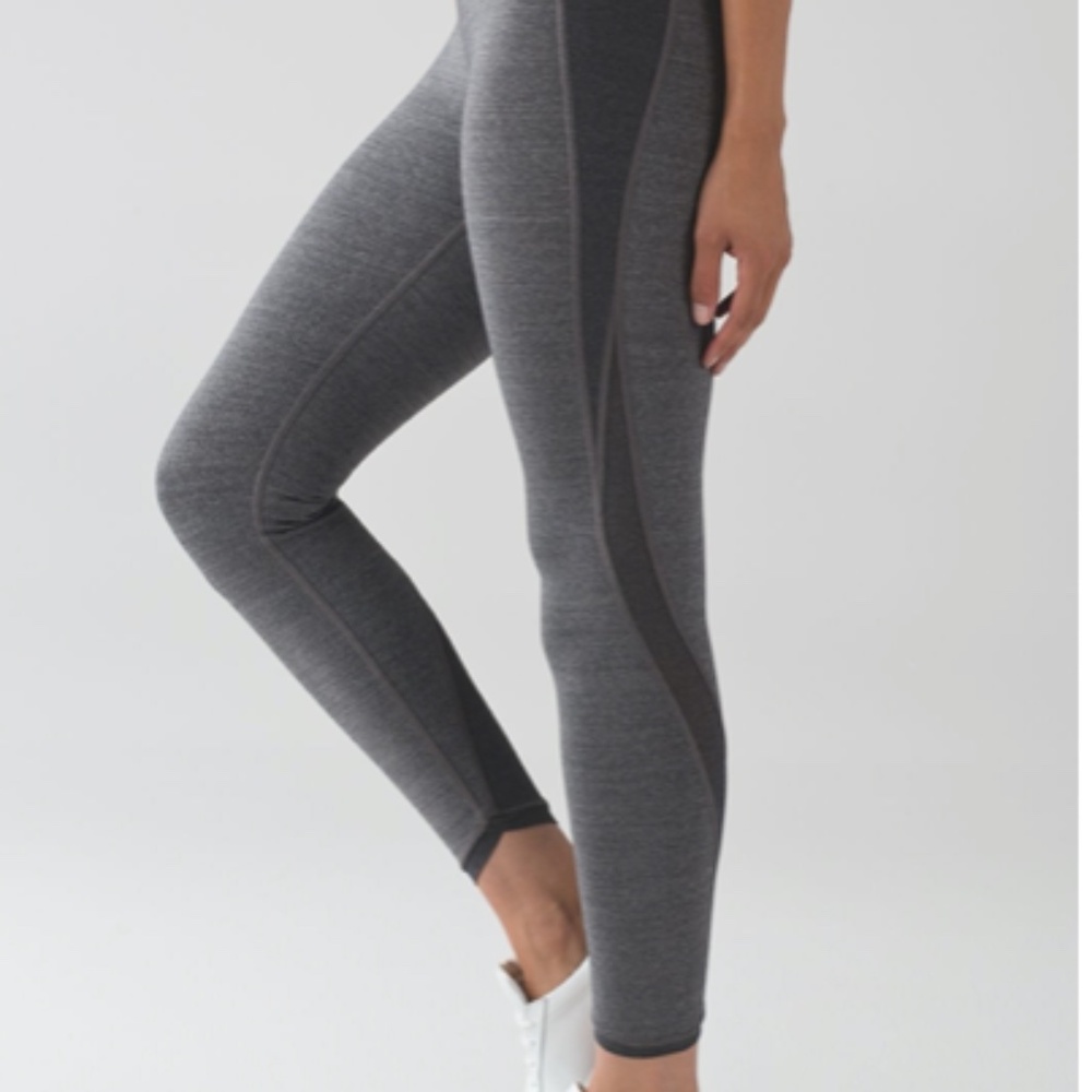 Lululemon Featherlight Tight Size‎ 6